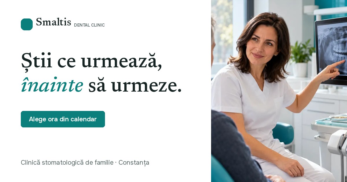 Prima pagină a site-ului Smaltis: titlul „Știi ce urmează, înainte să urmeze” lângă o doctoriță care arată o radiografie
